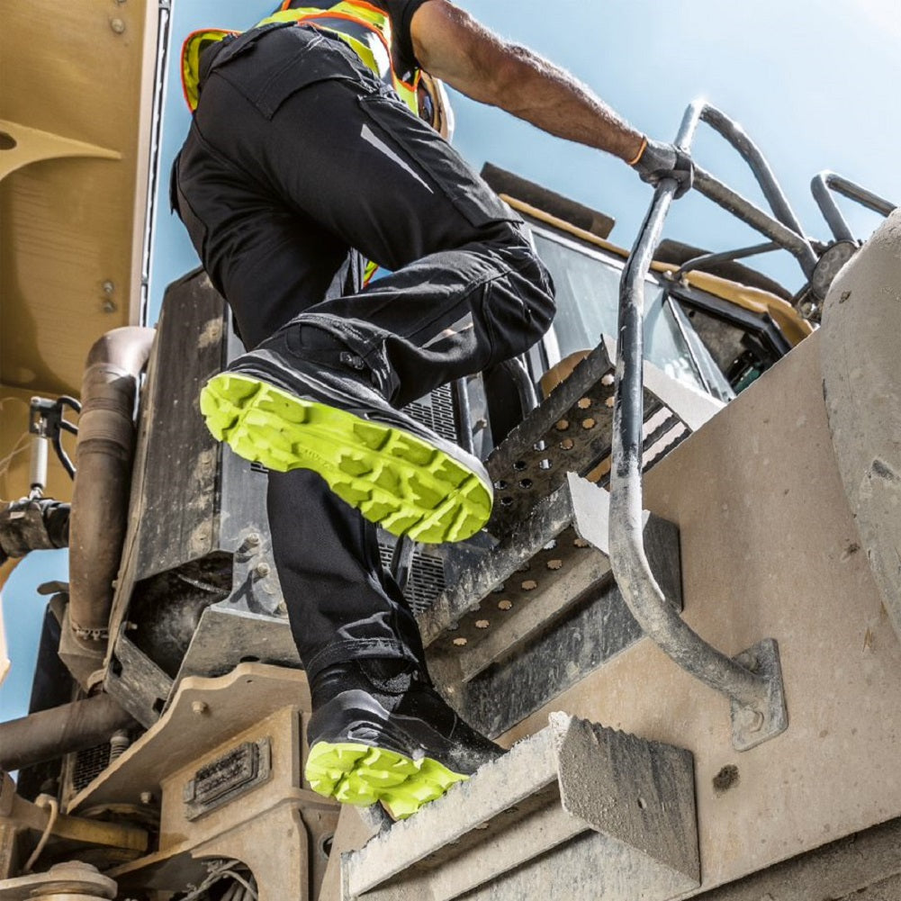 uvex 3 lace-up boot S3 SRC Action shot 68722 68742 protexU