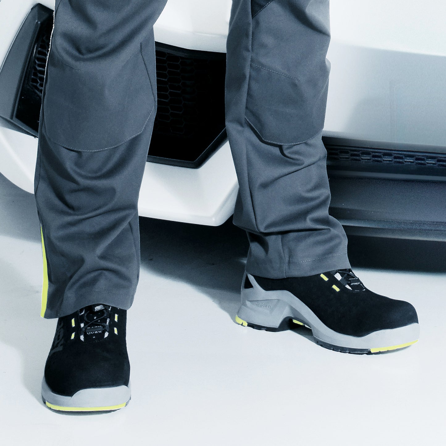 uvex 1 ESD Rated Metal-Free S2 SRC Lightweight Safety Trainers 85448